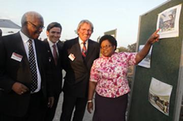 Vice President Joice Mujuru admires an artistic impression of the Mall of Zimbabwe Millennium Park launch, seen with Local Government, Rural and Urban Development Minister Ignatius Chombo and developers John McCormick and Ken Sharpe.